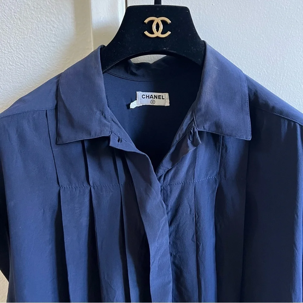 CHANEL Vtg 90’s Short Sleeve Navy Blue Silk Pleated Draped Button Blouse Y2K M